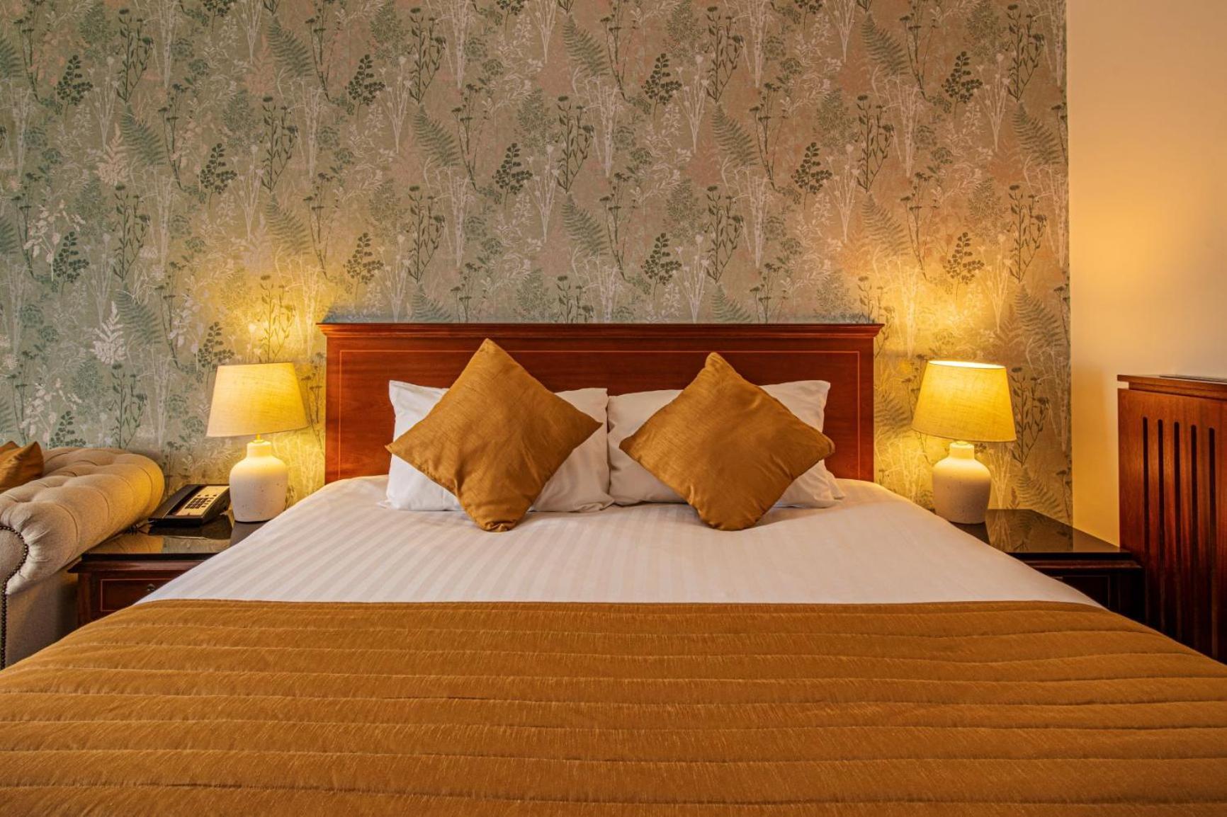 Hollins Hall Hotel, Golf & Country Club 4*